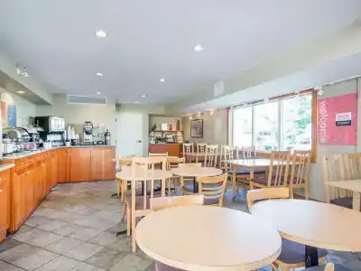 Econo Inn & Suites - - 26