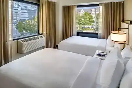 DoubleTree by Hilton & Suites - 70