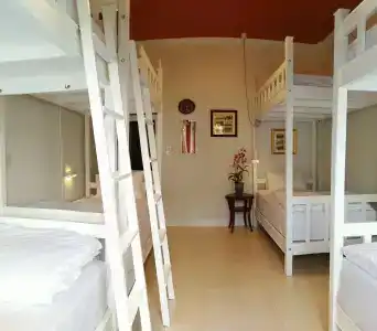 Bed in Town - 1