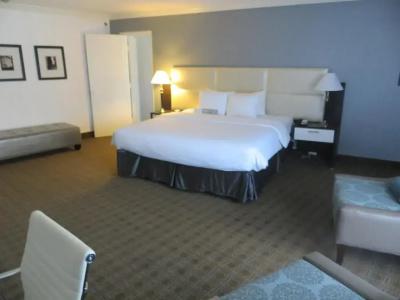 Toronto Don Valley and Suites - 89