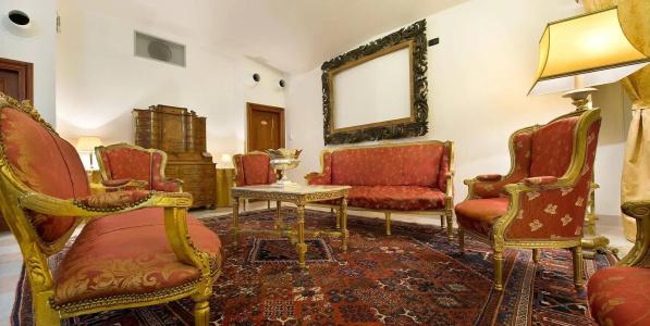 Charles Bridge Palace - 1
