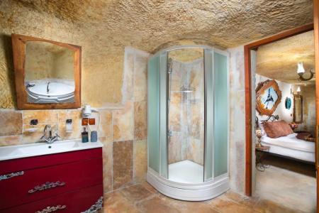 Romantic Cave - 35