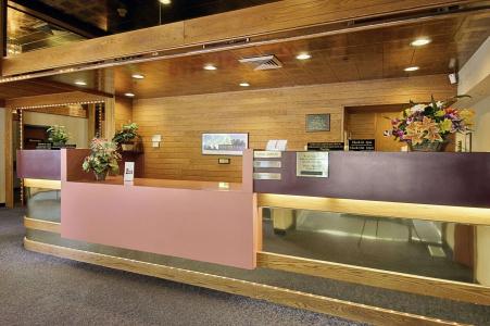 Ramada by Wyndham Portland Airport - 1