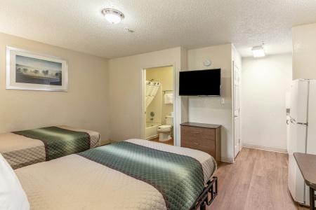 HomeTowne Studios by Red Roof Orlando - Casselberry - 14