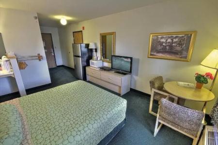 Dillon Inn - 14