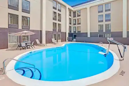 Wyndham Garden Charlotte Executive Park - 11