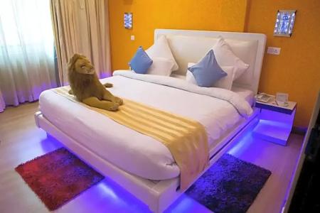 Royal Penguin Boutique & Spa - 159