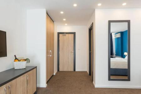 Premium Crown Suites - 105