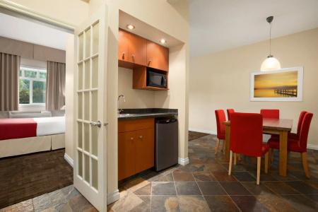 Days Inn & Suites by Wyndham - 17