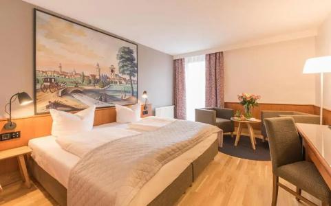 Bayerischer Hof - 64