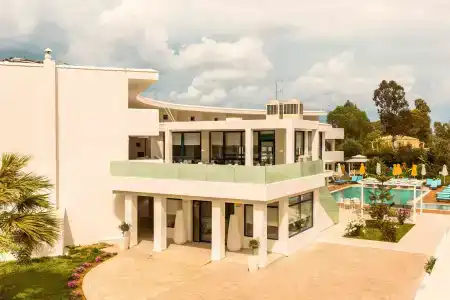 Nasos & Resort - 0