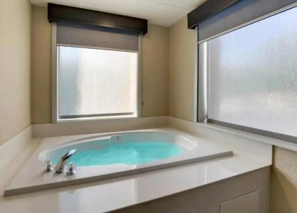 Barrington & Suites - 14