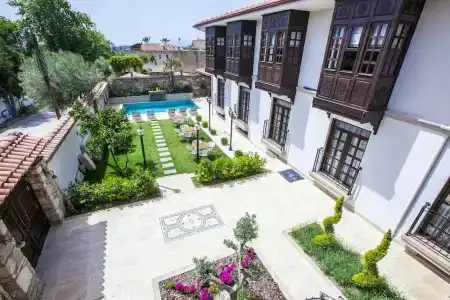 Livia Garden - 16