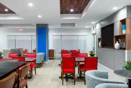 Holiday Inn Express & Suites i-95 & i-20 Civic Ctr, An Ihg - 22