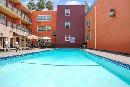 Ramada by Wyndham Los Angeles/Downtown West - 11