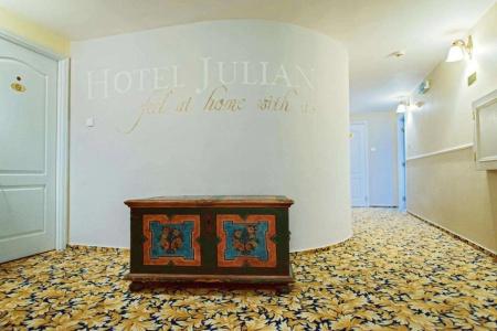 Julian - 33