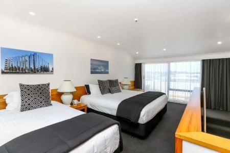 Plymouth International - 51