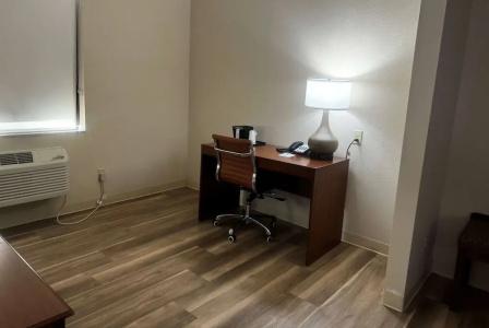Microtel Inn & Suites by Wyndham College Station - 88