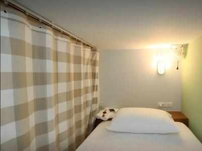 Barn & Bed Hostel - 3