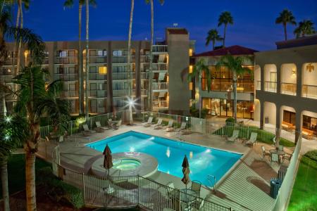 Best Western Plus Thunderbird Suites - 11