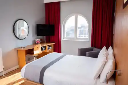 Ramada by Wyndham Belfast - 5