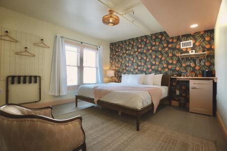 The Historic Peninsula Inn - 25