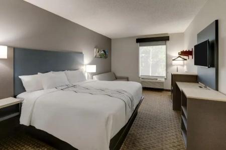 Barrington & Suites - 27