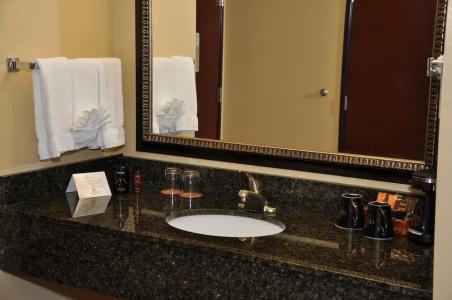 Oxford Suites Portland - Jantzen Beach - 37