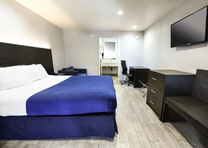 Hollywood Inn Express Lax - 3