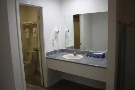 Value Inn & Suites - 36