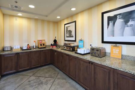 Hampton Inn & Suites Tucson Mall - 28