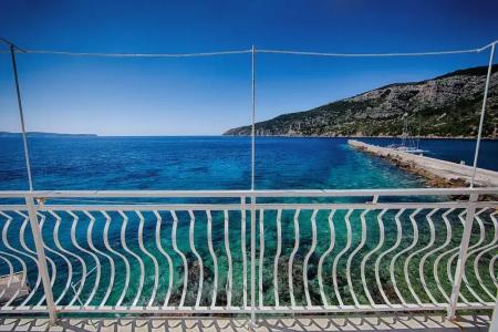 Mira Sea Front Guesthouse - 14