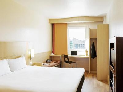 Ibis Oviedo - 13