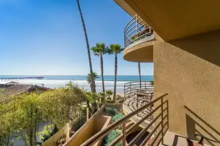 Pacific Terrace - 52