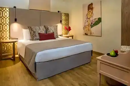 Elg Contessa Boutique - 17
