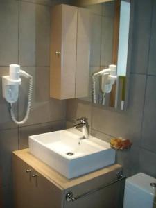 Elements Rooms & - 8