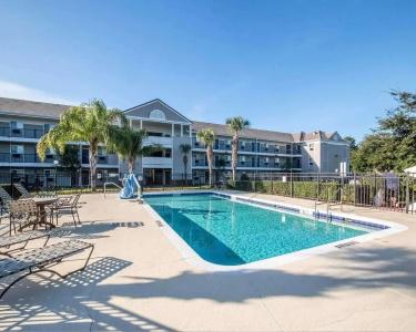 HomeTowne Studios by Red Roof Orlando South - 8