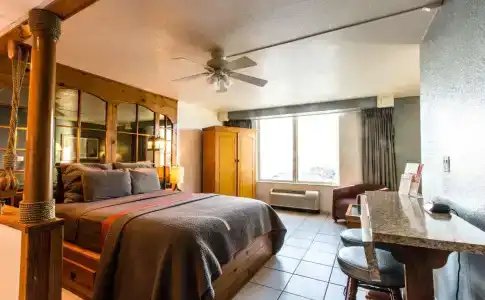 Georgian Inn Beach Club - 0