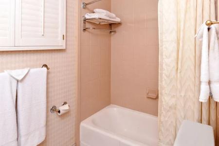 Red Lion Woodlake - 8