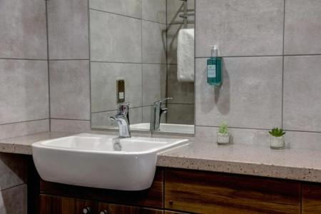Best Western Kings Manor - 8