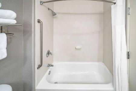 Days Inn & Suites By Wyndham San Antonio Near At&t Center - 8