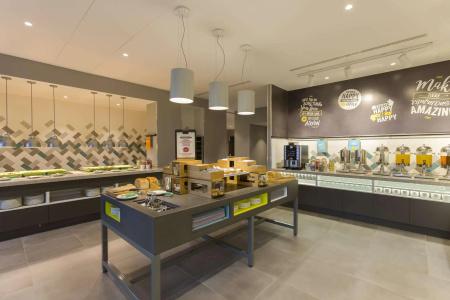 Hampton By Hilton Rome East - 10