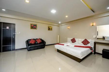 Gold Airport Suites - 48