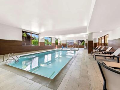 Hampton Inn & Suites - 14