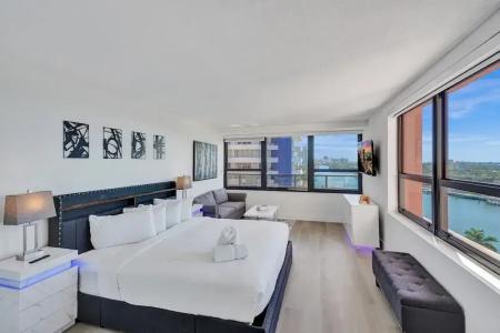 The Alexander All Suites - 681
