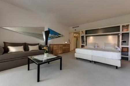 Augustus & Resort - 57