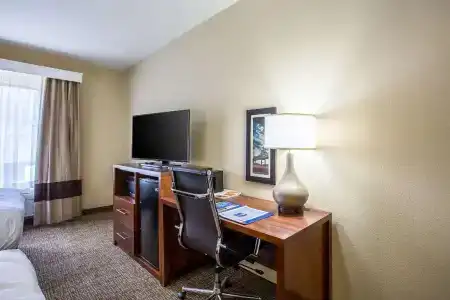 Comfort Inn & Suites Airport - 43