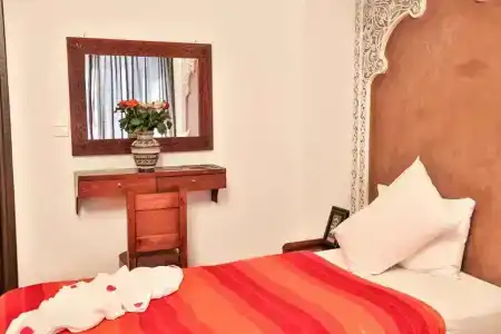 Riad Nakhla - 32