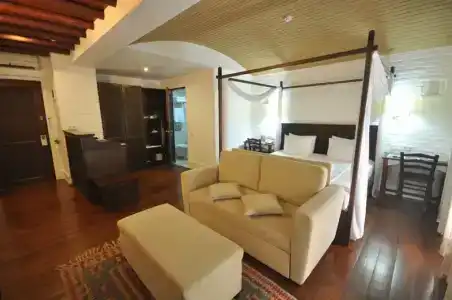 El Vino & Suites - 39