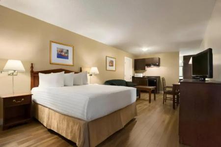 Days Inn by Wyndham - 37